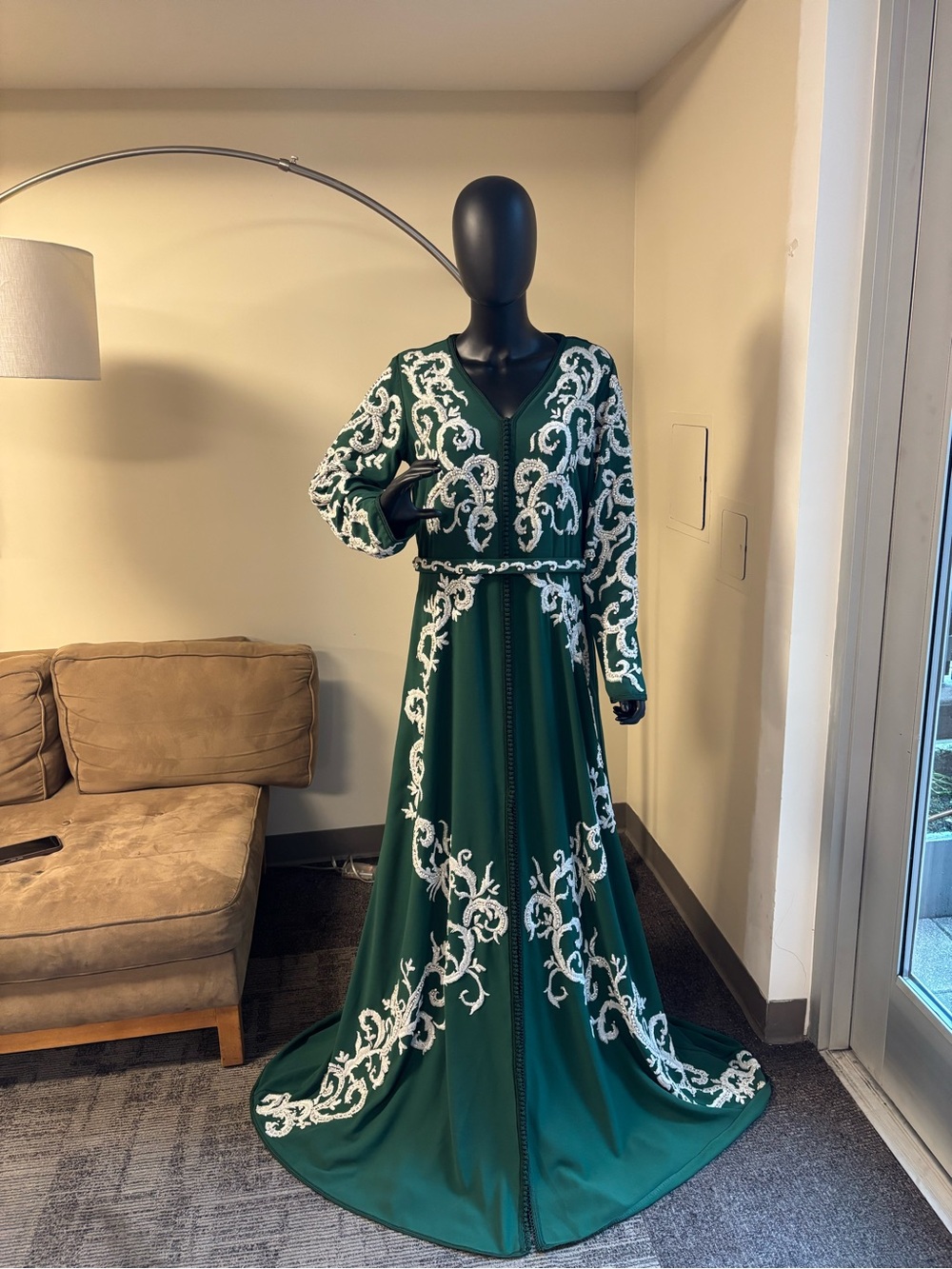 Luxury Kaftan Emerald Green Embroidered V-Neck modesty set dresses with belt